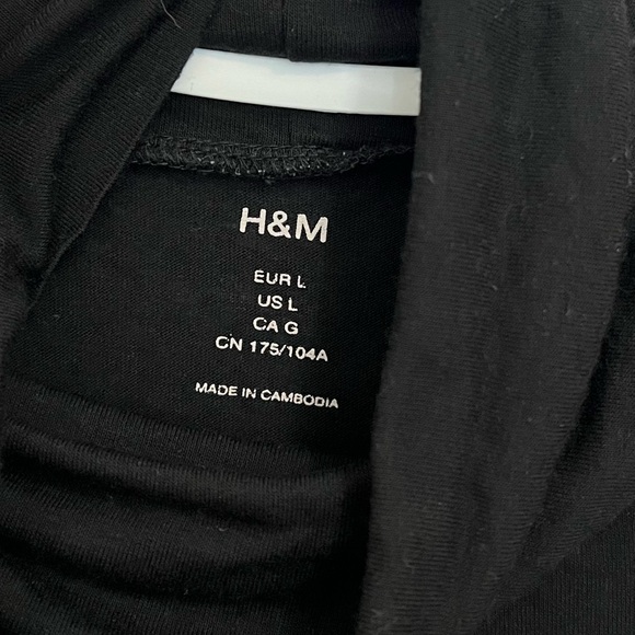 ⭐️ 2/15$ H&M Black Turtle neck - Picture 2 of 2